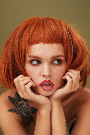 zdjęcie amatorskie â€œRed & Foxyâ€: Marvelous Beauty Photography By Kseniya Vetrova. Model is Anastasiya Scheglova