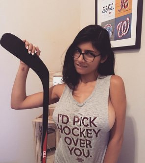 amateur pic Mia Khalifa picks hockey over you
