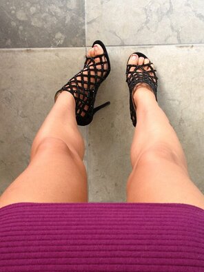 Porno Romi Rain Always Leads to Feet – 96 pics