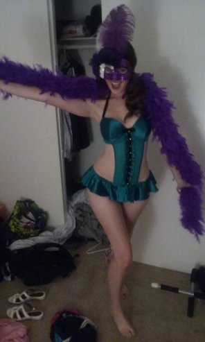 アマチュア写真 Mardi Gras outfit! Would you throw me some beads? [22F]