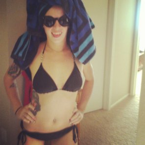 photo amateur Tempting with tattoos and towels