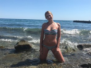 foto amateur On the sea in a bikini