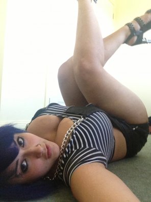 amateur pic On the floor