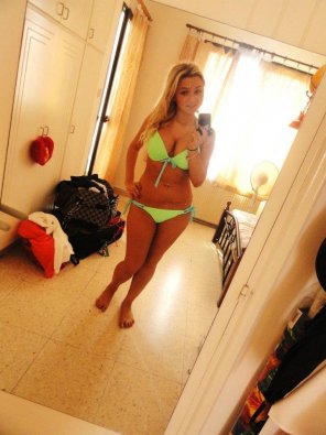amateur pic Blondes girls love mirrors