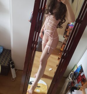 foto amatoriale I'm 4'11" and 89lbs, small enough for ya? ;P [F19]