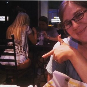 foto amadora Found some thickness at Buffalo Wild Wings