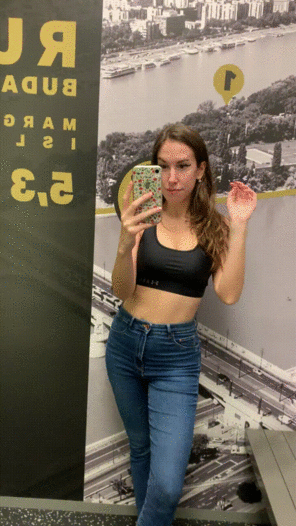 zdjęcie amatorskie Titty flash while I was trying on clothes [F]