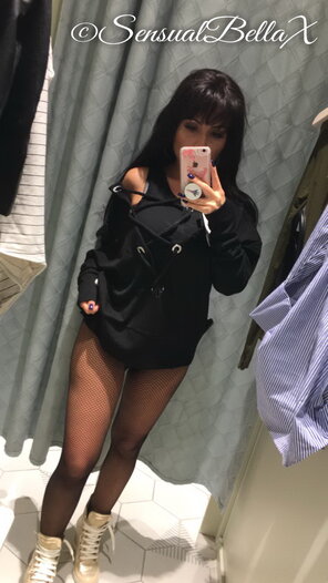 foto amadora In the fitting room, should I buy it ?