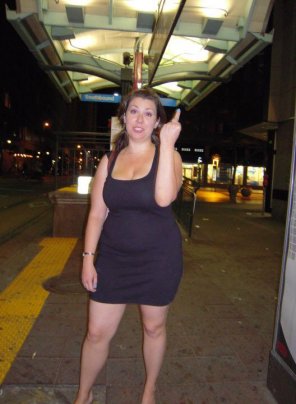 foto amateur What would you do to this thickie with an attitude?