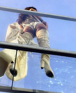 foto amadora Rihanna from below
