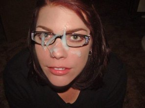zdjęcie amatorskie On her glasses