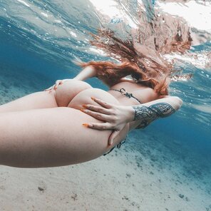 amateur photo Swimming in the open ocean!