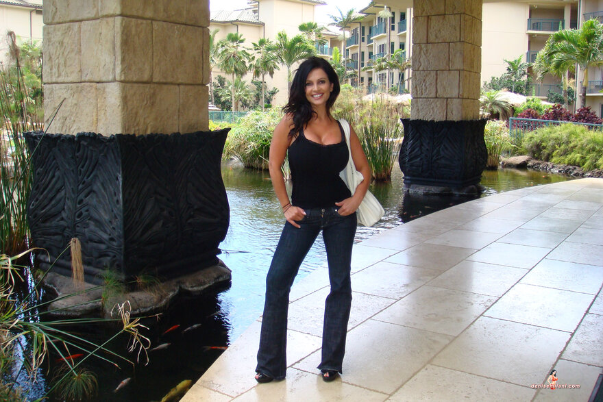 06117_hawaiiex04_123_715lo