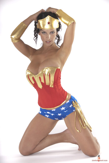 61417_wonderwoman16_123_581lo
