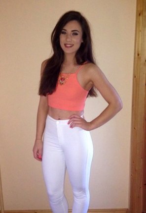 amateur photo PictureWe know why girls wear white trousers