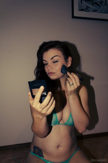 Vanity-005-topaz-sharpen-faceai