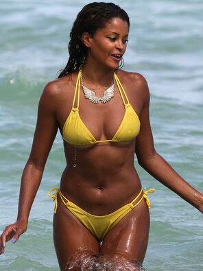 Claudia-Jordan-Bikini-Photos_-Yellow-Bikini-in-Miami--05