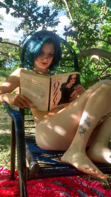 the per[f]ect place to read a perfect book