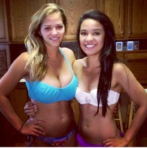 photo amateur Busty and friend
