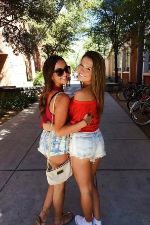 foto amatoriale College Booty Duo