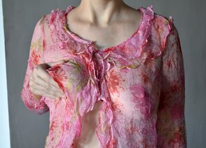 アマチュア写真 This blouse is really soft... [OC]