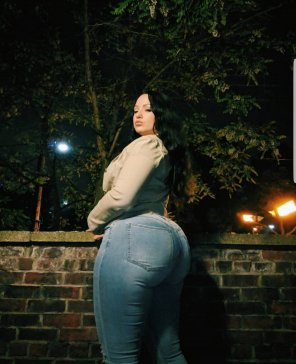 amateur photo Mega ass in those jeans!