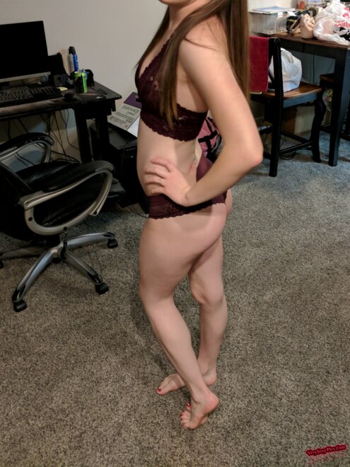 8128657-i-really-want-to-fuck-this-teen-slut-1-1