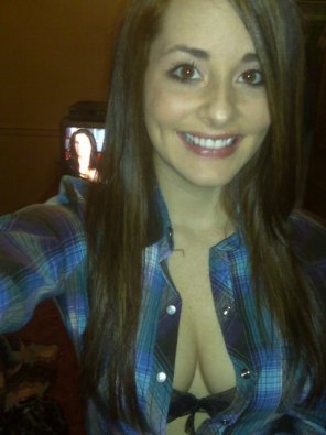 amateur pic Unbuttoned