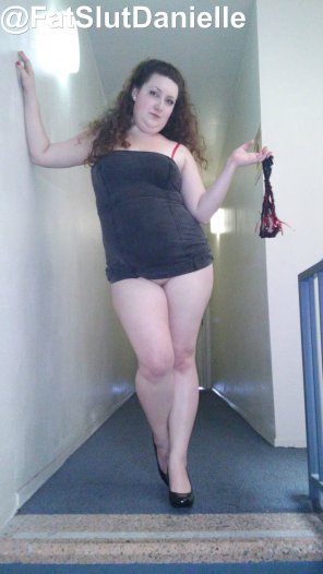 foto amateur Taking off my panties in public :)