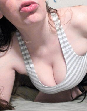 amateur pic Slippery sweaty boobs are trying to escape