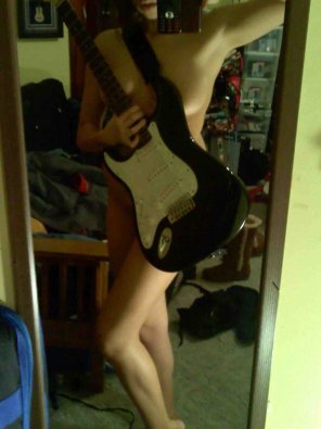 zdjęcie amatorskie guitar lessons anyone?