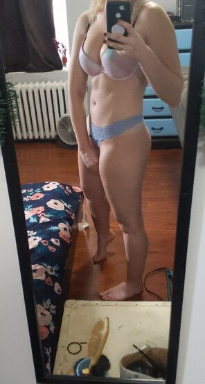 amateur pic 26[F] Pre Quarantine bod, doing my best to keep it up!