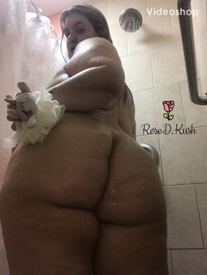 foto amadora ðŸ§¼ðŸ’¦ who's joining me in the shower? ðŸ’¦ðŸ§¼