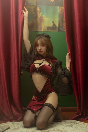 amateur photo Mixian Sama (过期米线线喵) - 红丝绒旗袍 (24)