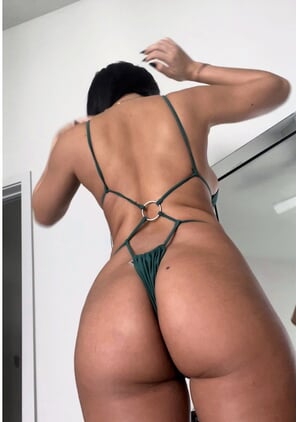 foto amadora Busty Latina slut Jennifer (41)