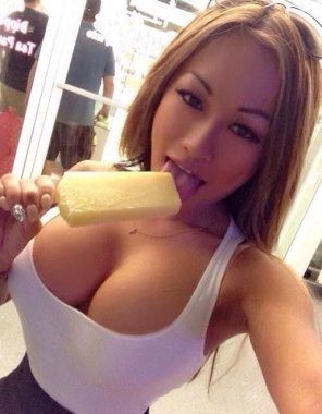 photo amateur Busty asian girl licking ice cream