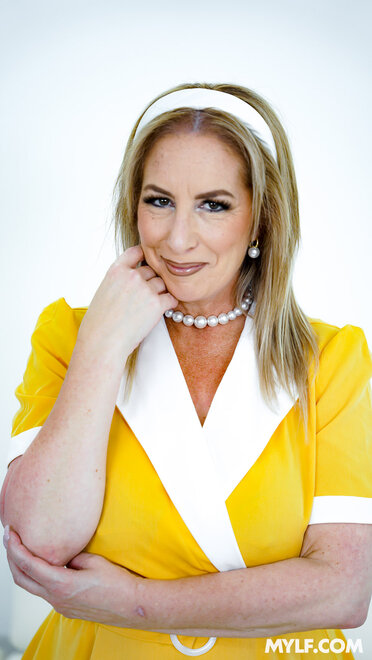 momdrips_danni_jones_002