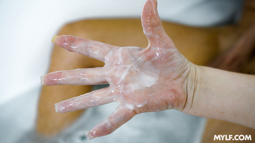 momdrips_danni_jones_063