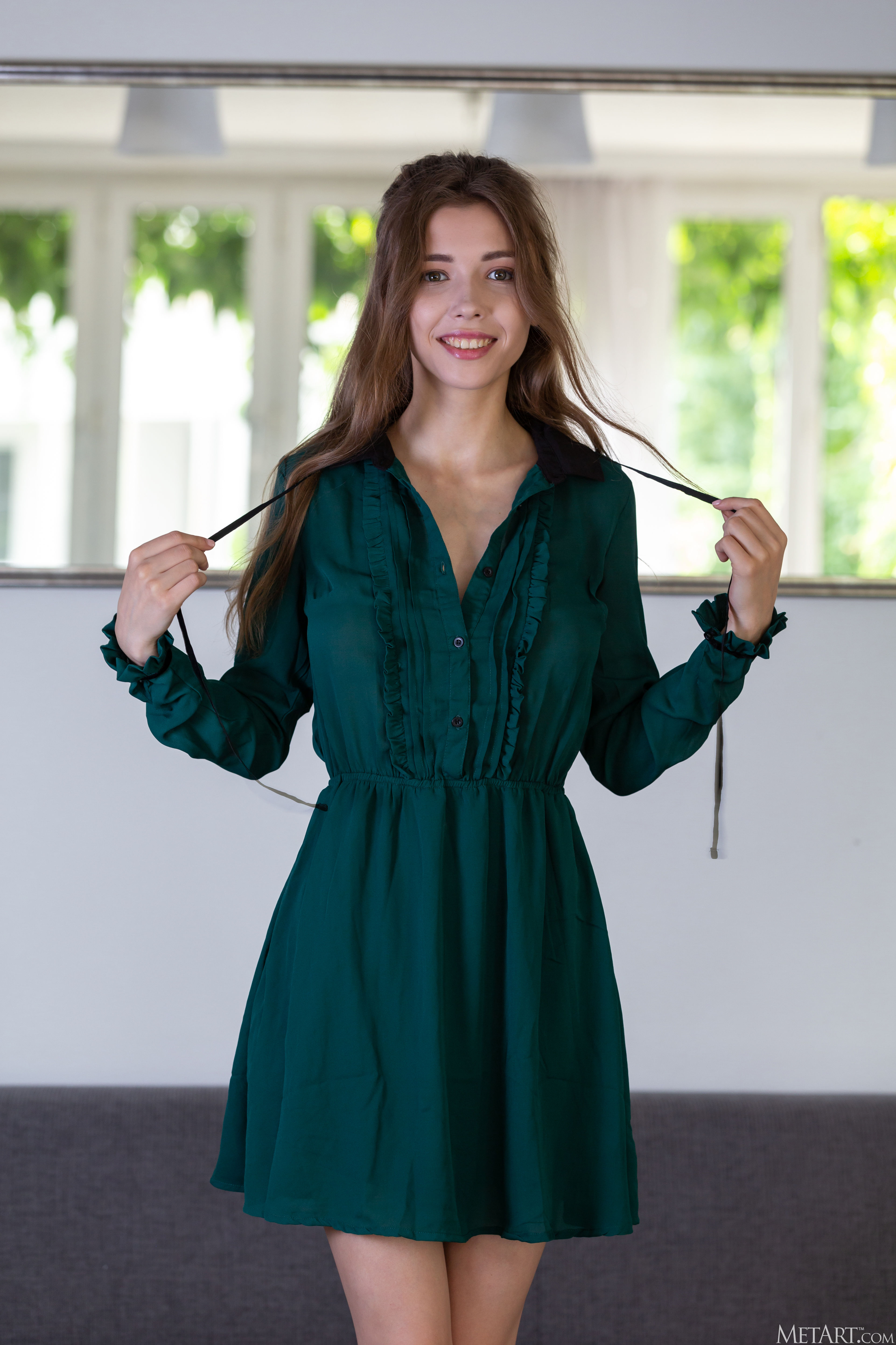 amateur photo MetArt_Green-Dress_Mila-Azul_high_0016