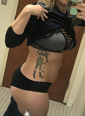 photo amateur Show off some tattoos
