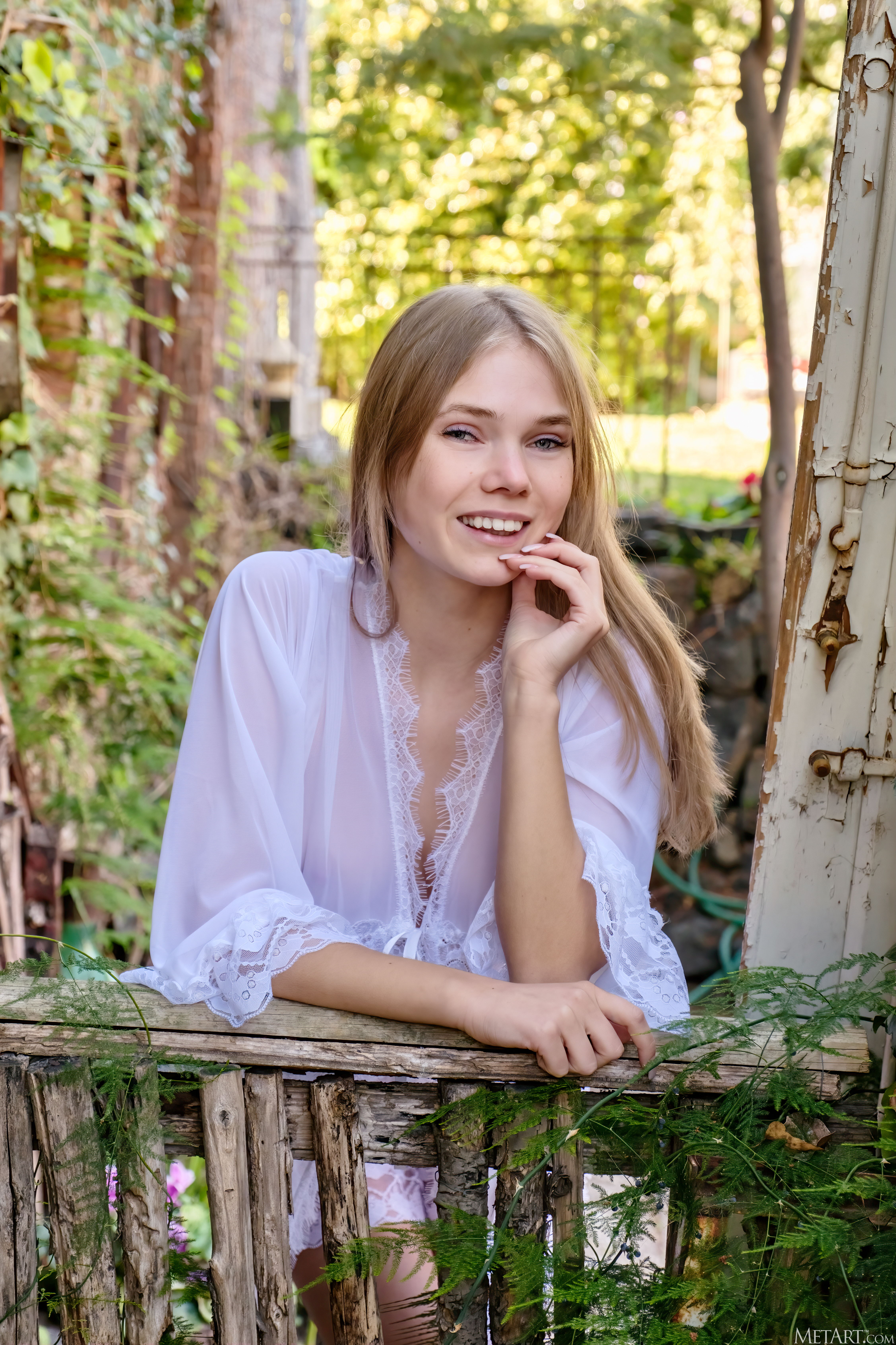 amateur photo MetArt_Sheer-Temptation_Luise_high_0002