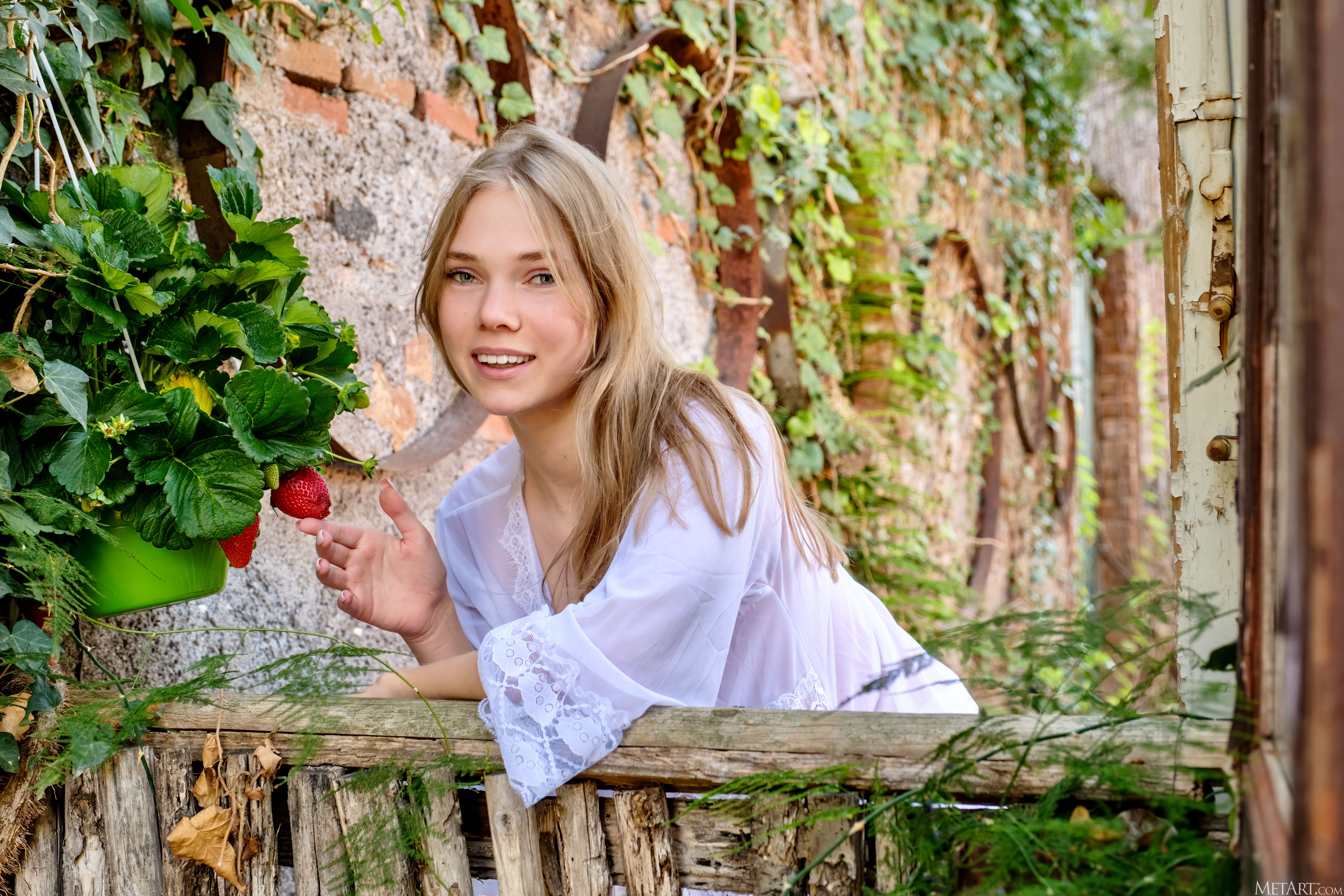 amateur photo MetArt_Sheer-Temptation_Luise_high_0011