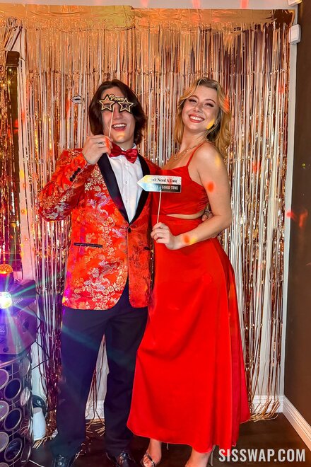 sisswap_khloe_kingsley_and_stella_luxx_024