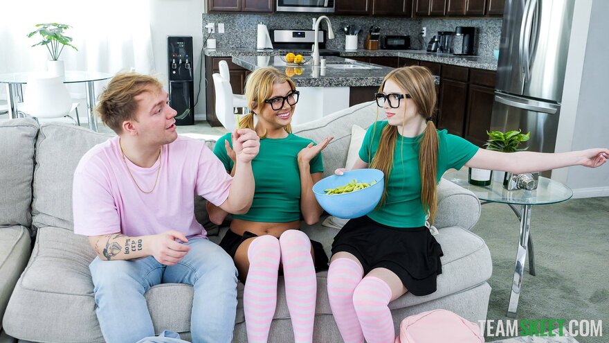 stepsiblings_myra_moans_and_stella_luxx_115