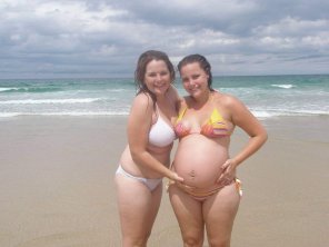 amateur photo Pregnant with a girlfriend on the beach