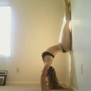 amateur pic hottest handstand