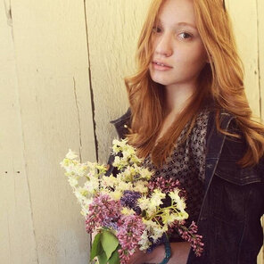 Toothsome Hot Redhead Girl Nude Selfie – 17 pics