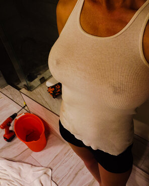 foto amatoriale Time to scrub the shower! [f]