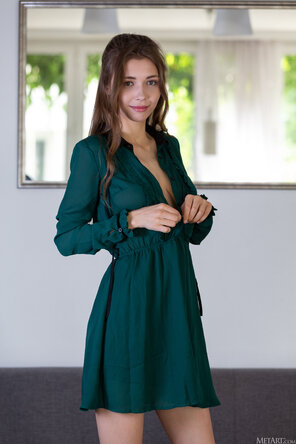 foto amadora MetArt_Green-Dress_Mila-Azul_high_0018