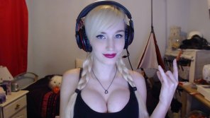 amateur-Foto Streamer's Tank-top Stretching Out